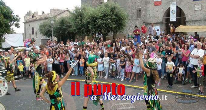 Giullari in Borgo a Vico nel Lazio, spettacoli nelle 4 piazze del comune