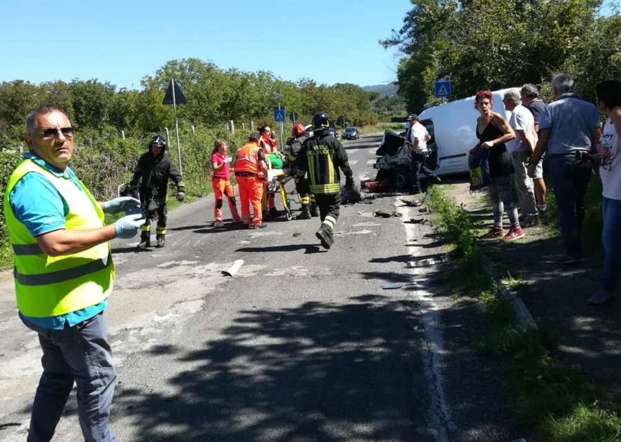 Incidente stradale nel viterbese, gravemente feriti due automobilisti