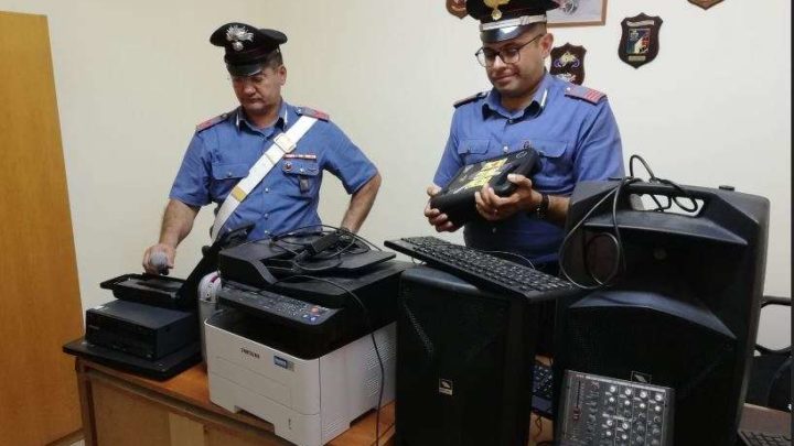 Furto nella palestra a Sant’Elia, i carabinieri individuano i ladri e recuperano gli strumenti