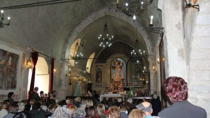 Sagne e fagioli, con salsicce e zampone per chiudere la festa della madonna del Rosario a Vico nel Lazio