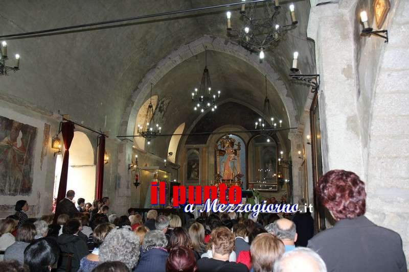 Sagne e fagioli, con salsicce e zampone per chiudere la festa della madonna del Rosario a Vico nel Lazio