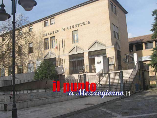 Saluto fascista e bandiera Repubblica Sociale su monumenti ai Caduti a Cassino, in tre sotto processo