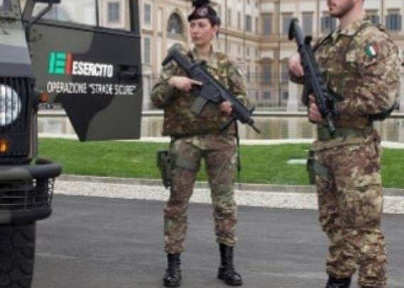 Vaticano, Trenta: Straniero getta liquido infiammabile su mezzo dell’Esercito e tenta di dar fuoco, immobilizzato da soldati