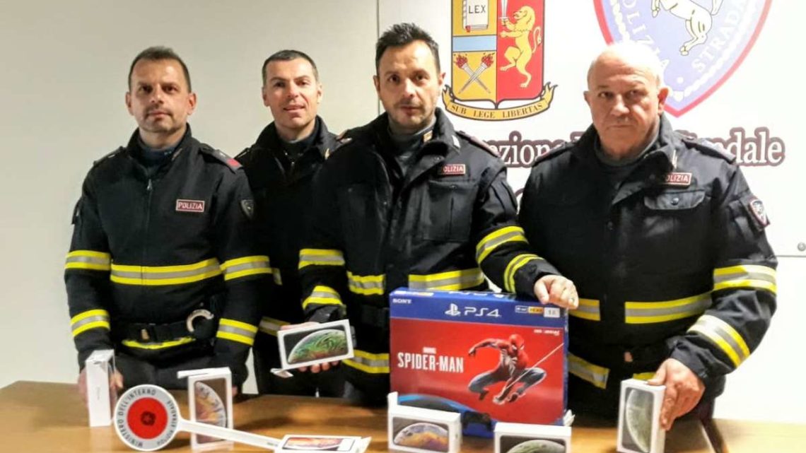 Truffa da 10mila euro per rivenditori di telefonini, denunciati due campani Truffa da 10mila euro per rivenditori di telefonini, denunciati due campani
