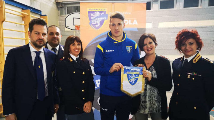 Anagni: “Frosinone sale in cattedra”; Questura e Frosinone calcio negli istituti scolastici a promuovere la legalità