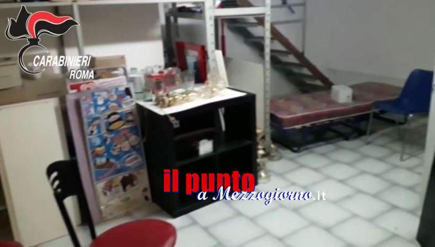 Non restituisce i soldi e l’usuraio lo fa violentare con un bastone Non restituisce i soldi e l’usuraio lo fa violentare con un bastone
