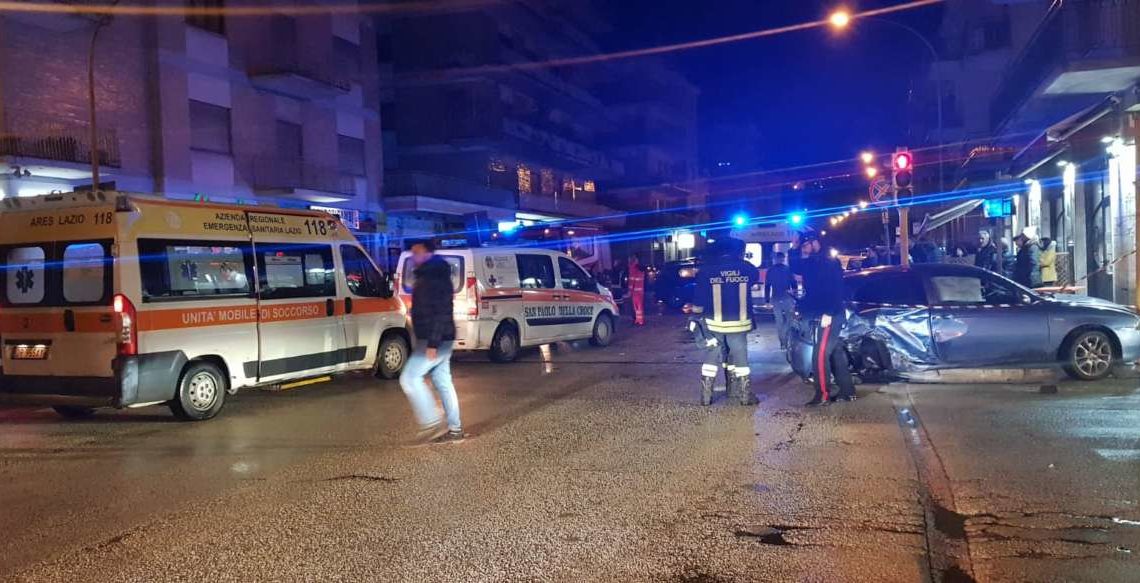 Incidente stradale in centro a Cassino, tre feriti in carambola di auto
