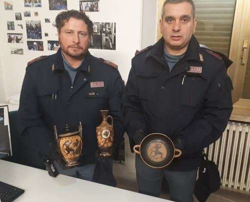 Gaeta, polizia in cerca di droga trova reperti archeologici risalenti al 500 a.C.