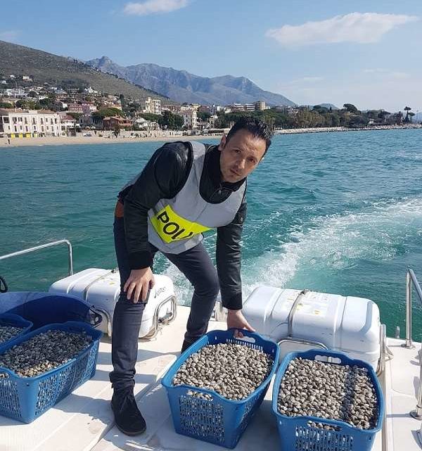 Lupini di mare sull’A1 a Cassino, la polizia stradale ne sequestra 180 chili