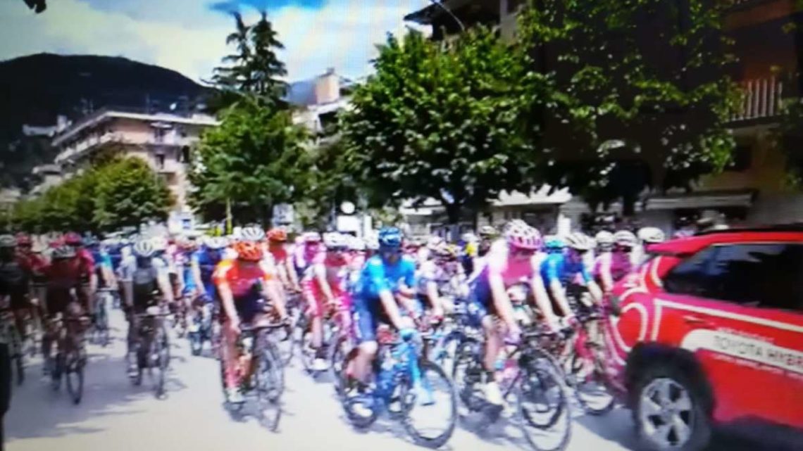 Giro d’Italia 2019, Cassino si tinge di rosa per il via alla 6a tappa, festa di sport e di pubblico. GUARDA IL VIDEO