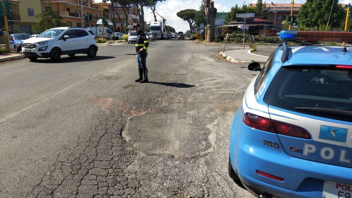 Travolge lo scooter tranciando la gamba ad un 15enne e scappa, a Marino è caccia al pirata della strada