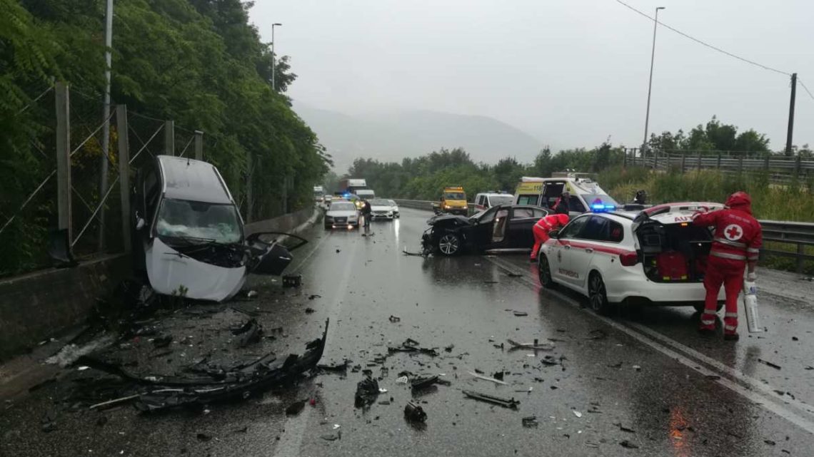 Incidente stradale sulla superstrada Cassino Sora, donna 49enne muore dopo alcune ore