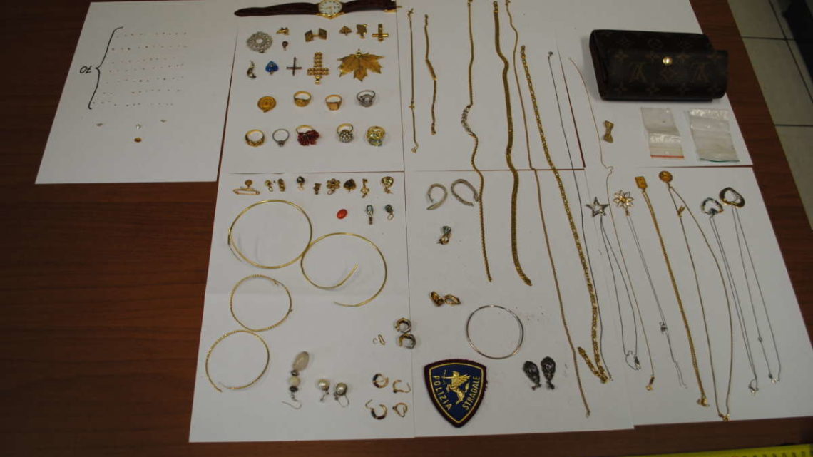 Auto con 4 pericolosi rapinatori fermata dalla Polsole di Cassino, recuperato bottino di violenta rapina Auto con 4 pericolosi rapinatori fermata dalla Polsole di Cassino, recuperato bottino di violenta rapina