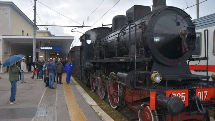 Cassino, un treno a vapore rievoca la prima linea ferroviaria, nel 1863, fra Roma e Napoli
