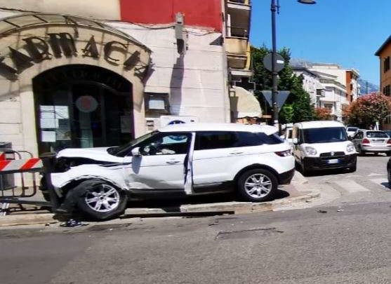 Incidente stradale in centro a Cassino, tre feriti