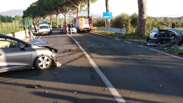 VIDEO e FOTO – Incidente stradale a Velletri, mamma in gravi condizioni