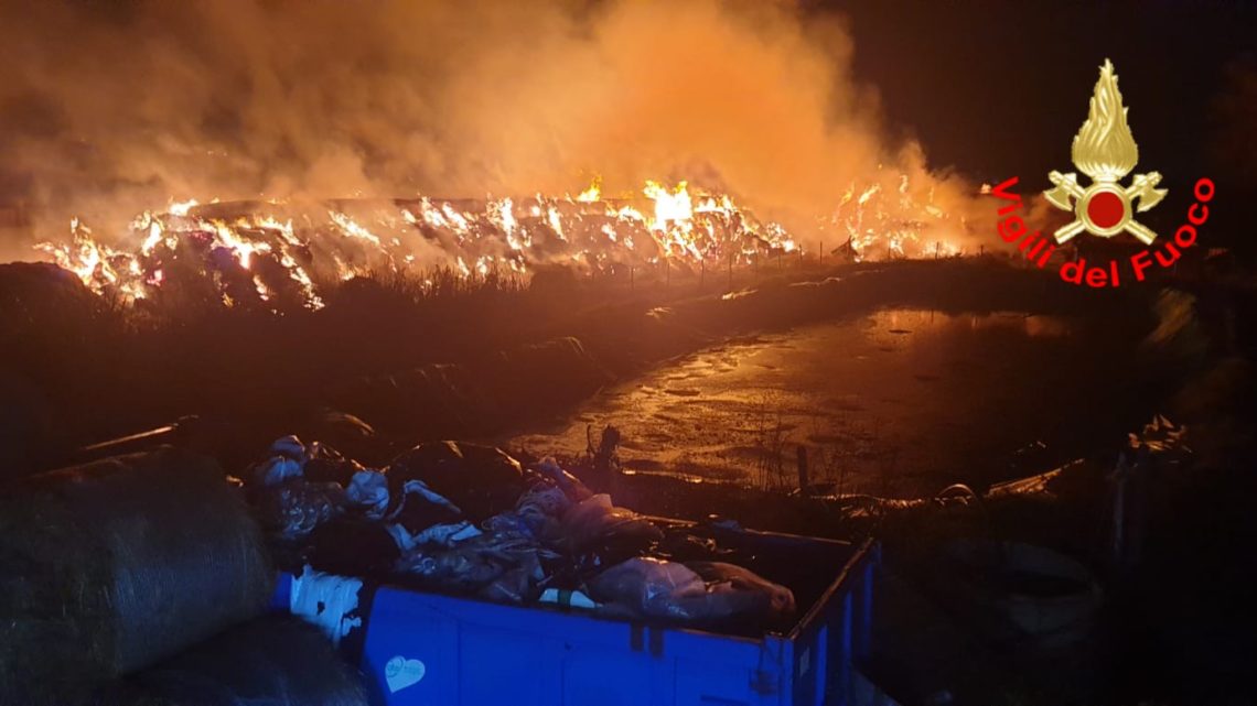 Latina: fulmine scatena incendio in un fienile con porcilaia, pompieri salvano decine di maiali