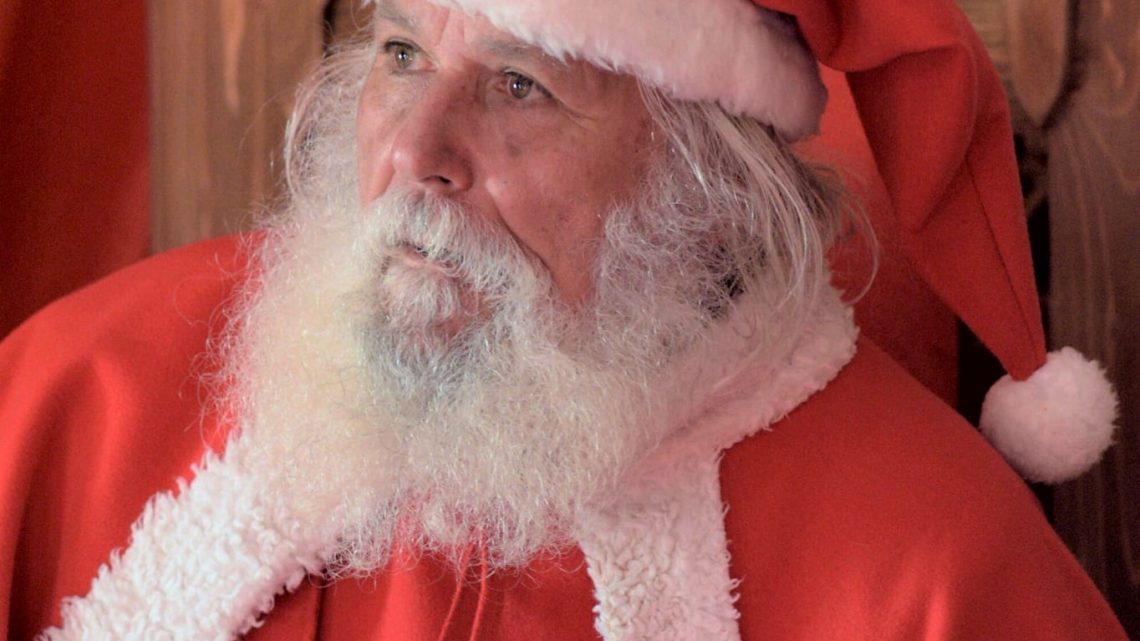 Il Babbo Natale (vero) di Velletri, tra tirate di barba e letterine commoventi