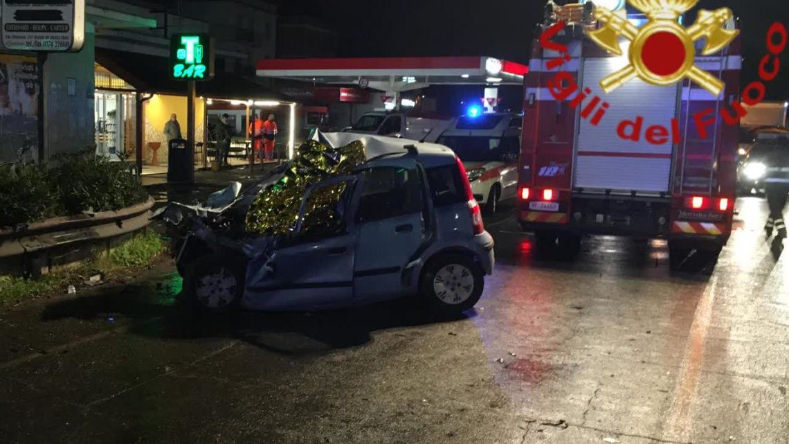 Si schiantano contro il pullman a Tivoli, muoiono due 20enni