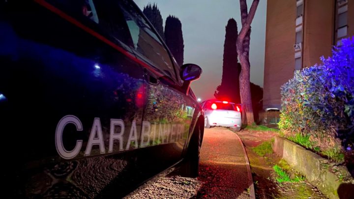 Picchia e rapina l’ex moglie a Frosinone, arrestato 60enne