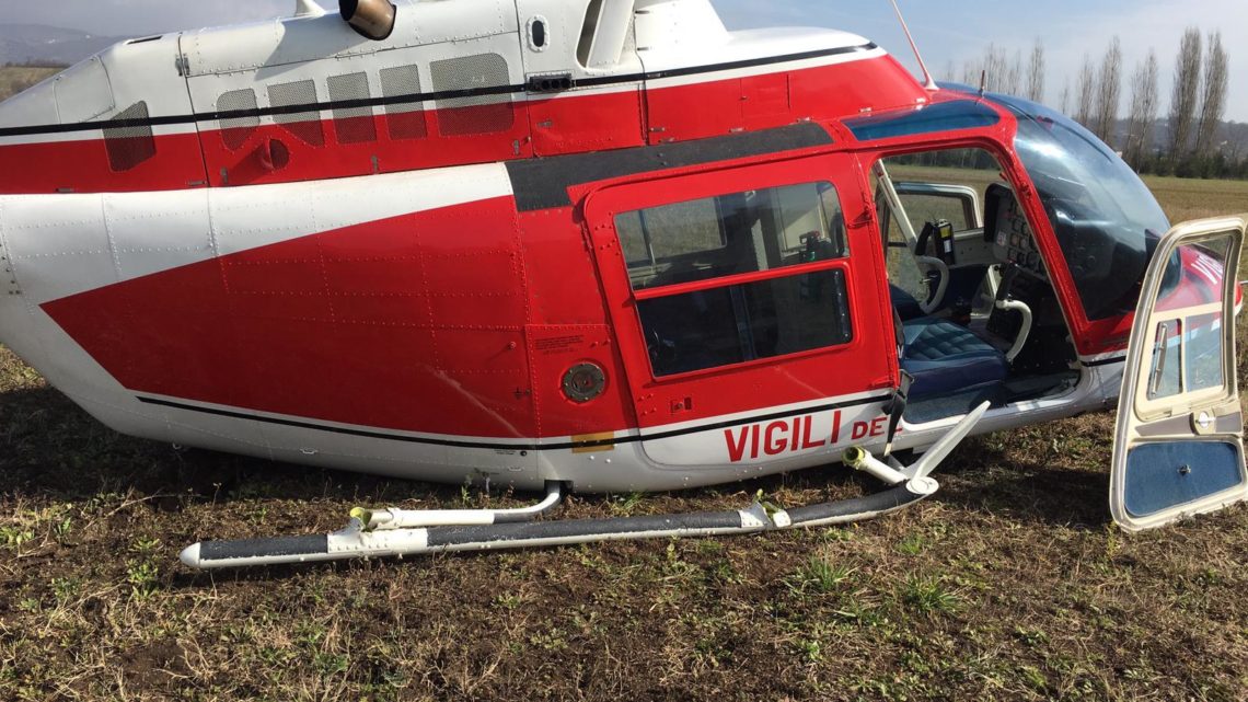 Atterraggio di emergenza per elicottero dei vigili del fuoco ad Anagni, illesi gli occupanti Atterraggio di emergenza per elicottero dei vigili del fuoco ad Anagni, illesi gli occupanti