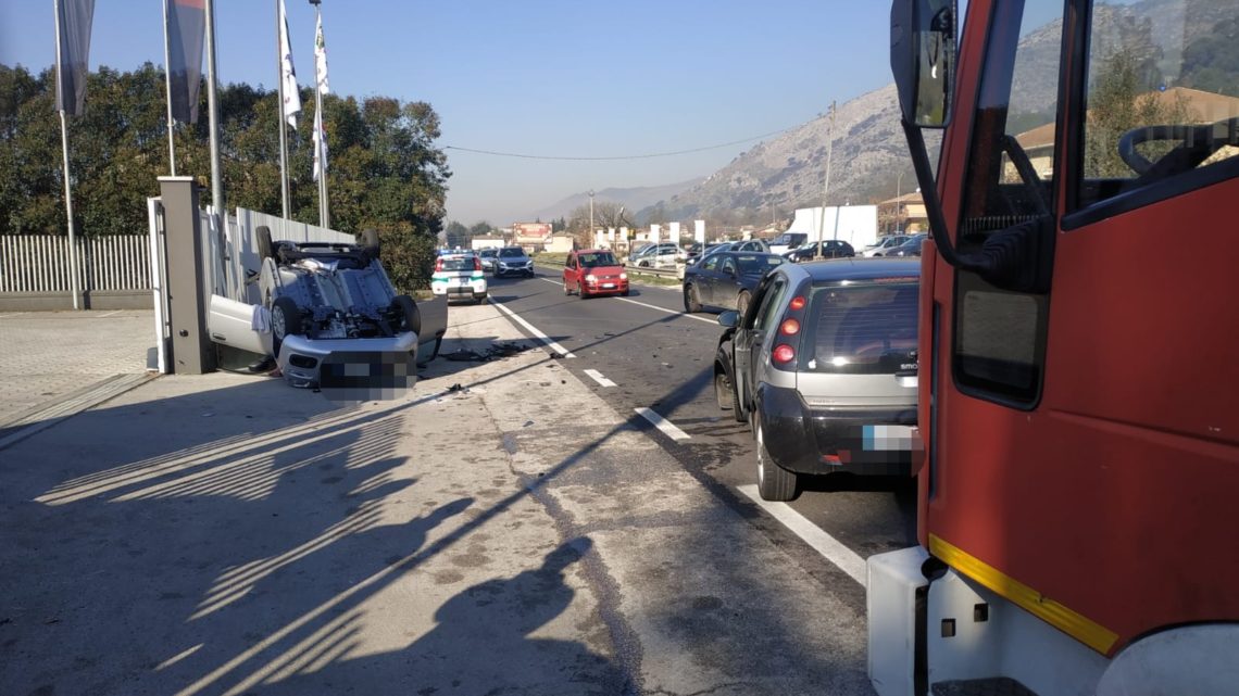 Cassino: Scontro tra due vetture. Due anziani miracolati