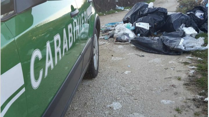Indizi tra i rifiuti abbandonati a Ferentino portano agli “sporcaccioni”, multe di 600 euro