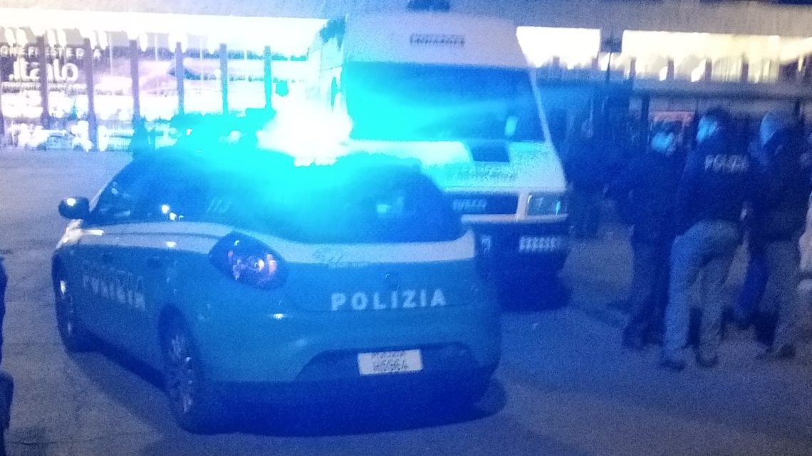 Fermano due giovani del clan, poliziotti aggrediti dai parenti