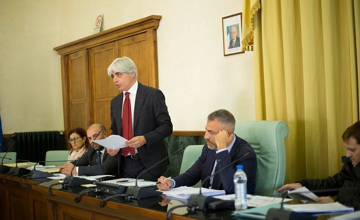 Covid-19 – Il Consiglio provinciale si riunisce in videoconferenza. Pompeo e Maura: “L’Ente continua a lavorare e a garantire i servizi essenziali”