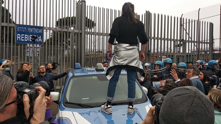 Il coronavirus fa scoppiare proteste nelle carceri del Lazio, tensione a Rebibbia
