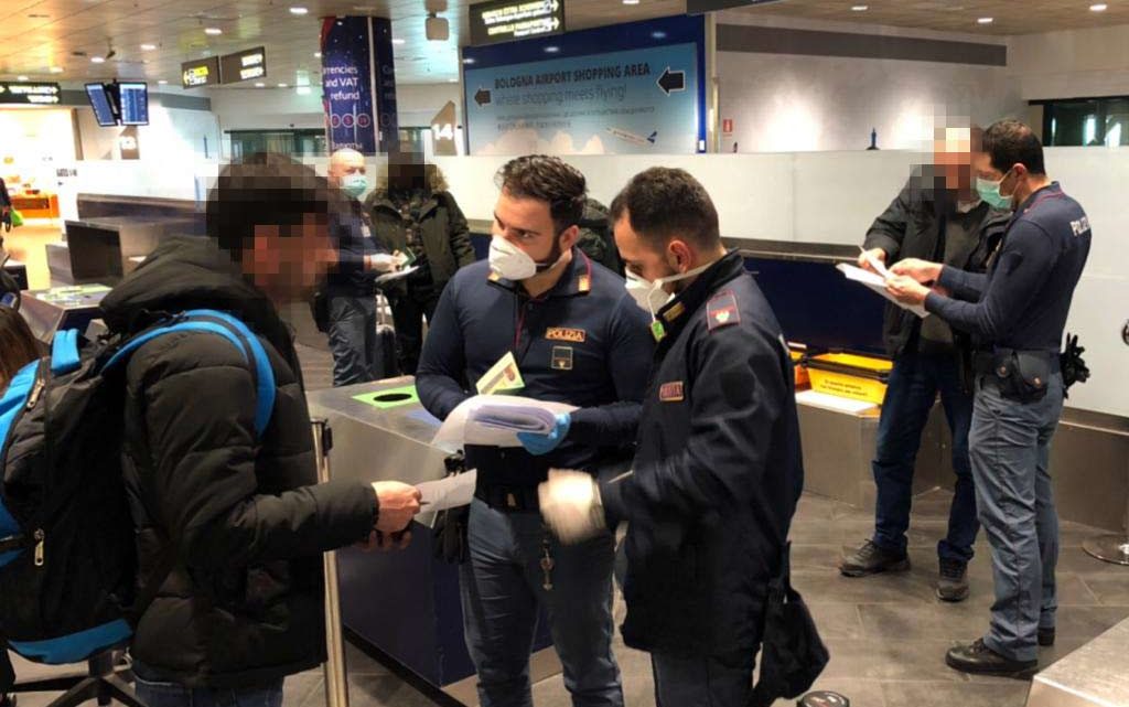Milano – 438 persone dirette verso le regioni del sud Italia, i controlli della polizia in stazione