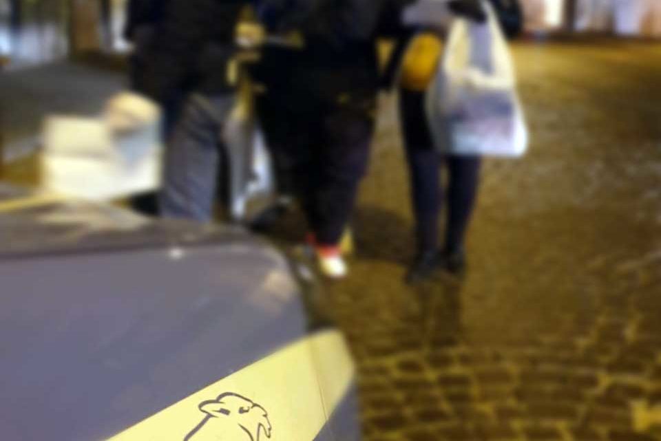 Non vuole indossare mascherina e si scaglia contro agenti, arrestato a Cassino