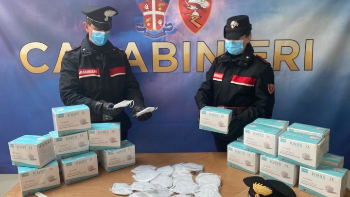 Farmacista riceve partita di mascherine diverse da quelle pattuite e senza marchio CE