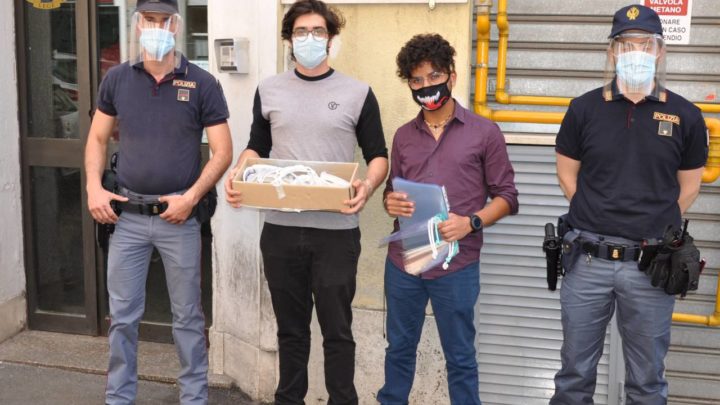 Volontari dell’Associazione Visionari donano alla Polizia di Stato visiere in 3D