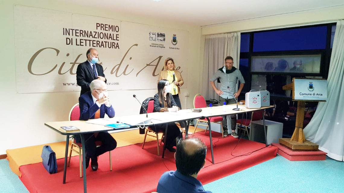 Due defibrillatori al servizio delle piazze di Arce e di Isoletta grazie all’Associazione ViviAmo Arce Due defibrillatori al servizio delle piazze di Arce e di Isoletta grazie all’Associazione ViviAmo Arce