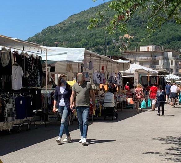 Mercato settimanale; sabato 20 giugno stop ai parcheggi a pagamento in via Verdi e via Leopardi