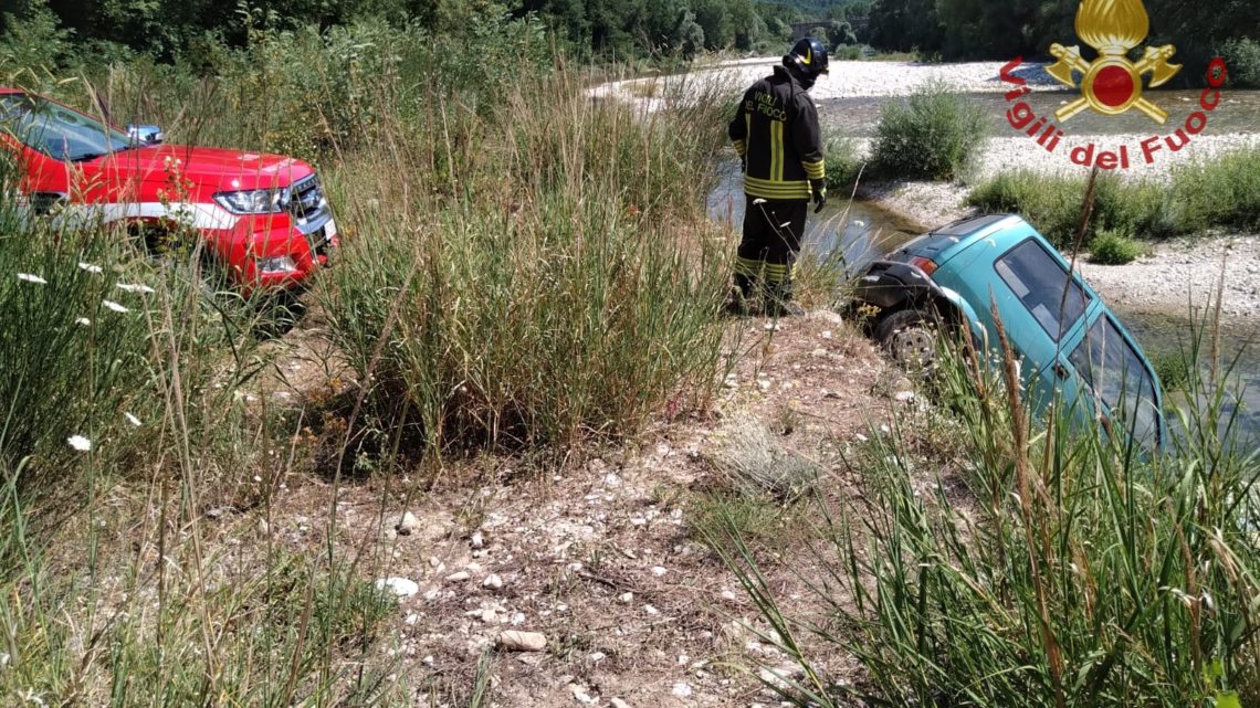 Automobilista finisce con l’auto nel greto del fiume Volturno a Monteroduni