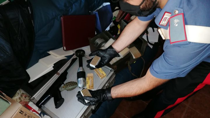 Arsenale da guerra con bombe a mano e mortai a casa della “nonna” a Tor bella Monaca