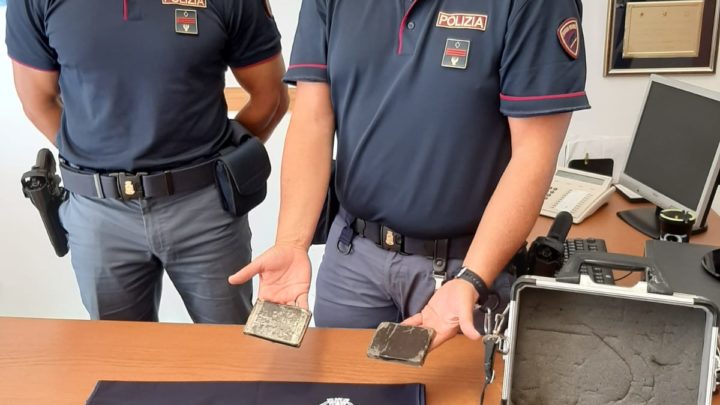 Giovane ma navigato spacciatore, 18enne di Formia trovato con un chilo di hashish