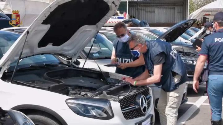 Cassino – Riciclaggio internazionale di auto di lusso, due arresti della Polizia Stradale