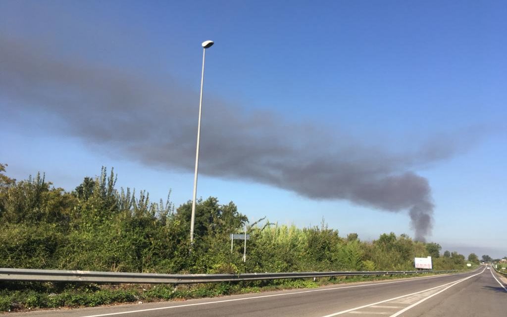Incendio nell’area industriale, il comitato Solfegna: “Siamo stufi di essere presi in giro”