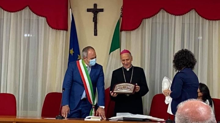 Piedimonte San Germano – Il vescovo Antonazzo in Comune per la visita Pastorale