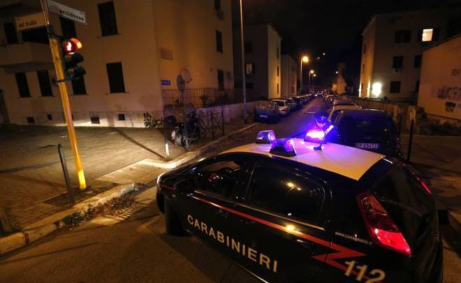 Roma: lite tra cani innesca lite con coltellate, 31enne arrestato per tentato omicidio