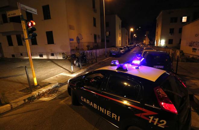 Roma: lite tra cani innesca lite con coltellate, 31enne arrestato per tentato omicidio