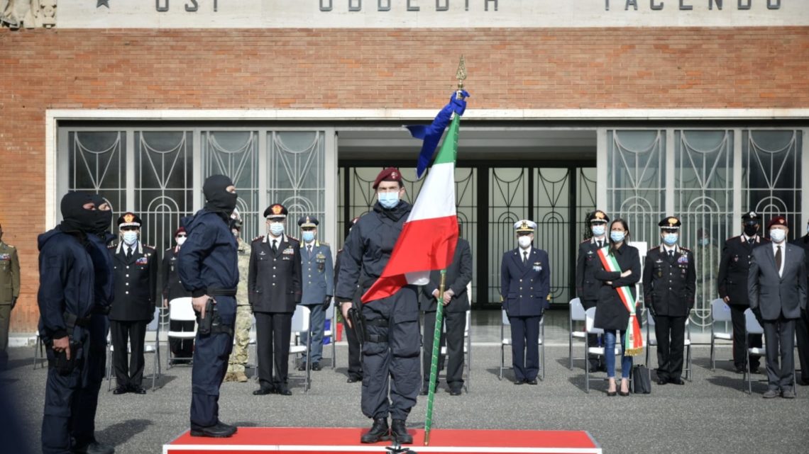Consegnata al Gruppo di Intervento Speciale (G.I.S.) dell’Arma dei Carabinieri la Bandiera di Guerra Consegnata al Gruppo di Intervento Speciale (G.I.S.) dell’Arma dei Carabinieri la Bandiera di Guerra