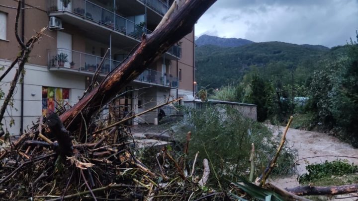 Maltempo Cassinate, straripa torrente a Sant’Elia: acqua e fango invadono garage