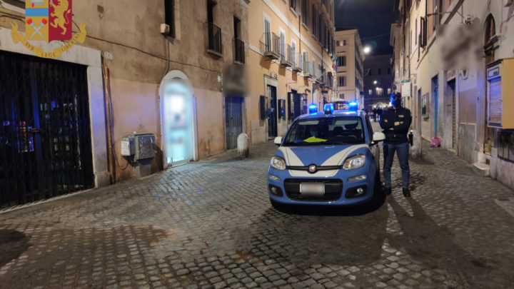 Roma – Corre armato per scacciare i cani, arrestato 45enne