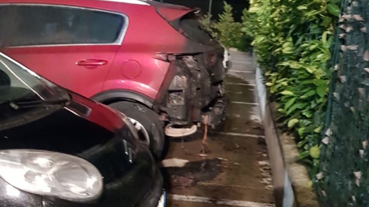 Auto in fiamme a Cassino, indagano i carabinieri