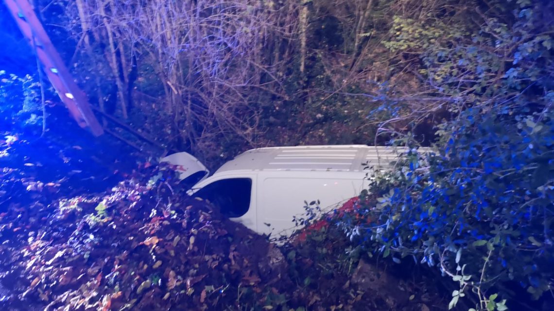 Vola giù dal ponte con il furgone, paura ad Alatri