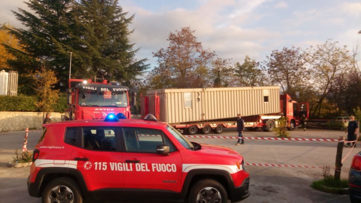 Intervento dei Vigili del Fuoco per spostare modulo abitativo all’ospedale di Isernia